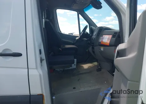 2018 Mercedes-Benz Sprinter 2500 High Roof V6 из США, поврежденный, VIN WD3PE8CD0JP597912